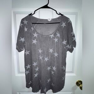 Cable & Gauge Gray Star Short Sleeve Top